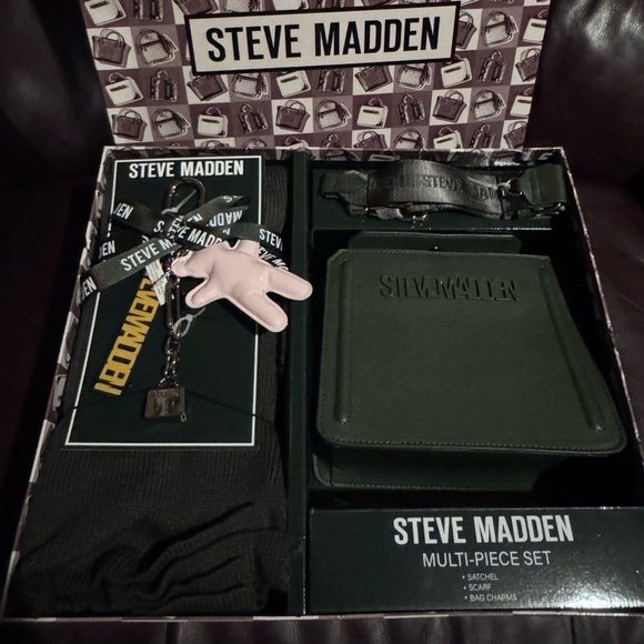 Steve Madden Handbags - STEEVE MADDEN-EVELYN CHARM BOX GIFT SET BLACK